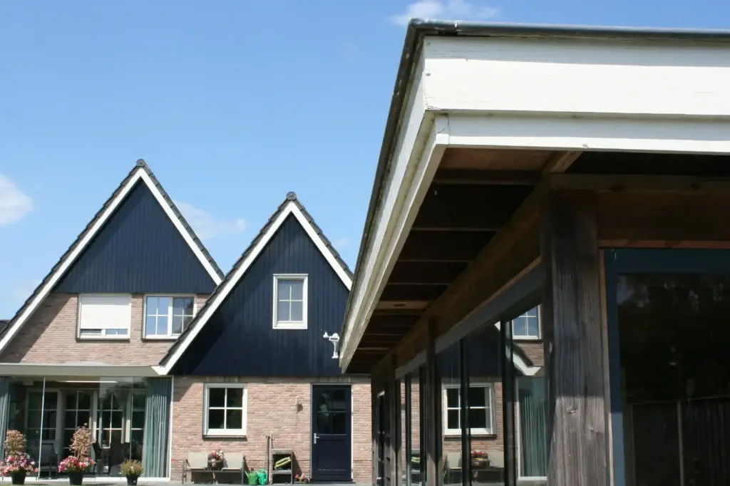 Vrijstaande woning volledig buitenschilderwerk Almelo - Effingschilderwerken.nl